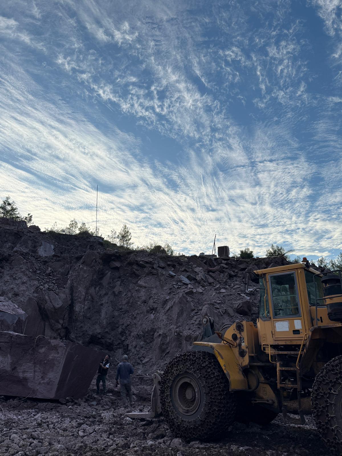 Rosso Laguna marble detail 9